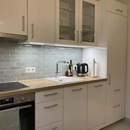 Appartement Moderne 2-zimmer-wohnung Mit Ueberdachter Terrasse *