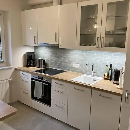 Moderne 2-zimmer-wohnung Mit Ueberdachter Terrasse Appartement *
