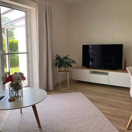 Moderne 2-zimmer-wohnung Mit Ueberdachter Terrasse Apartmán *
