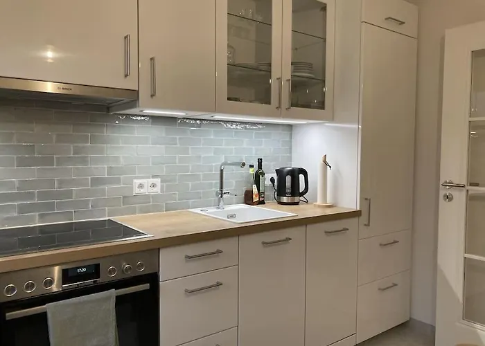 公寓 Moderne 2-zimmer-wohnung Mit Ueberdachter Terrasse *