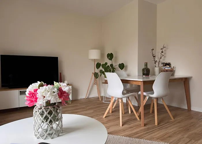 Moderne 2-zimmer-wohnung Mit Ueberdachter Terrasse 公寓 Tonnhausen